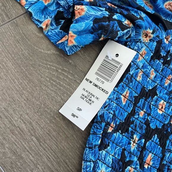 NEW Wilfred Smocked Top - Picture 2 of 3